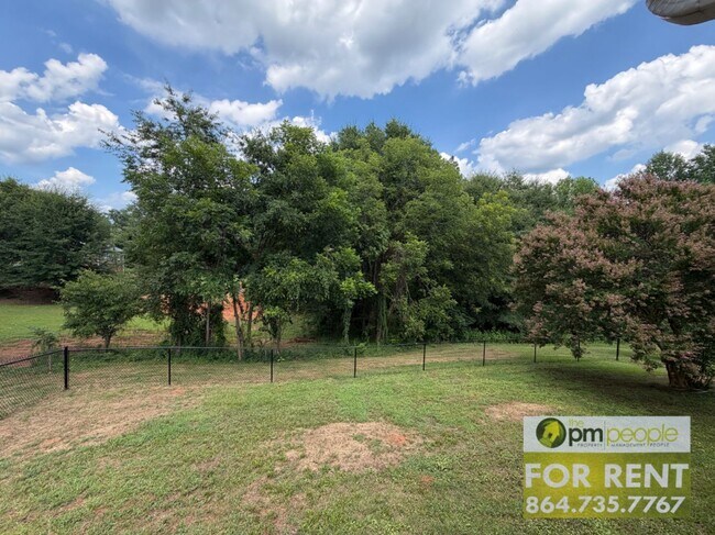 Building Photo - Pickens 3/2 Near Main Street!