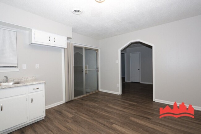 Building Photo - 4721 Bradford Dr