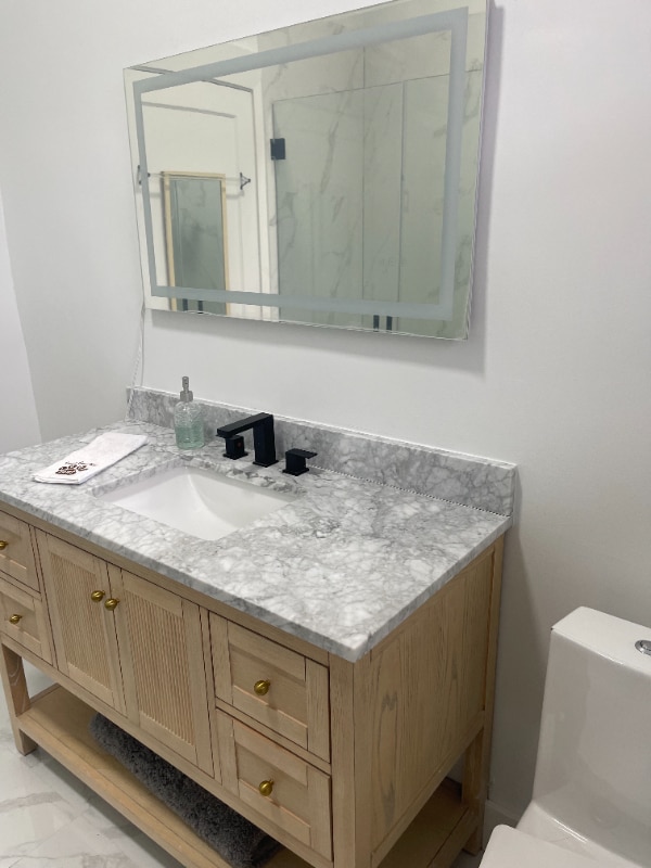 Building Photo - 27 NE 49th St