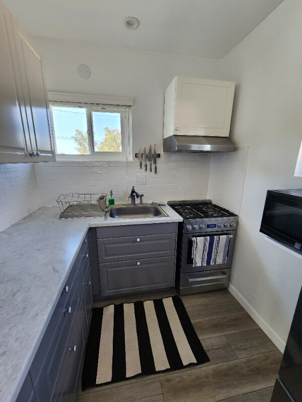 Building Photo - 1112 N Ontare Rd