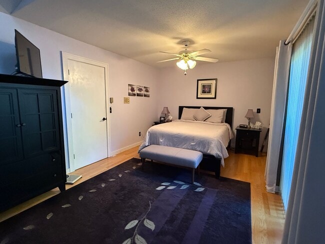 Building Photo - Charming 3-Bedroom Condo in Laconia, NH – ...