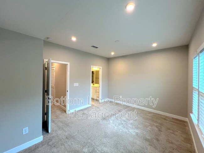 Building Photo - 528 Billingsley Rd