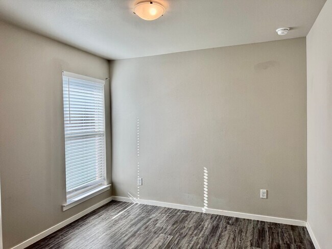 Building Photo - 2121 N Avenue J