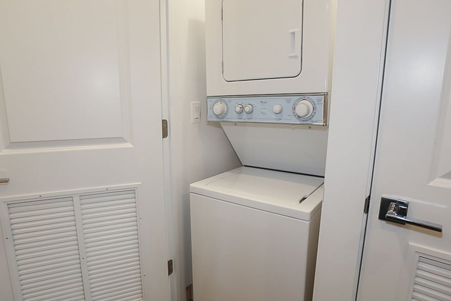 Building Photo - 3920 N Janssen Ave