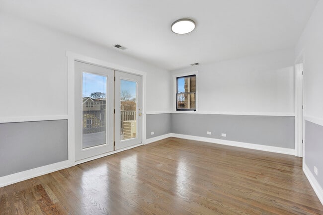 Building Photo - 3316 N Damen Ave