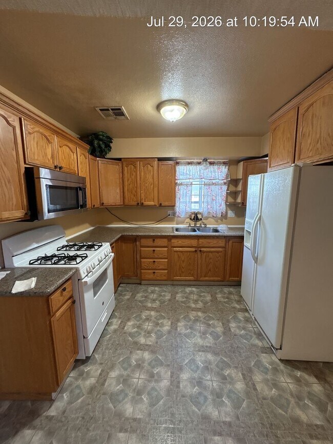 Building Photo - 1737 W Buena Vista Ave