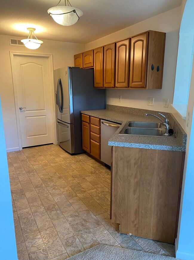 Building Photo - 313 Riverscape Ct