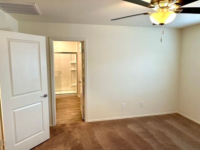 Building Photo - 1556 Demain Dr