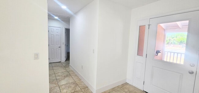 Building Photo - Single Story Senior Home - Newly Remodeled...