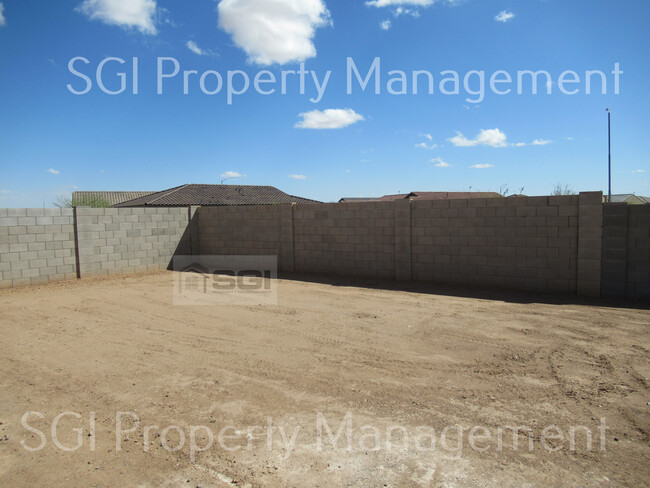 Building Photo - Casa Grande home ready for move in