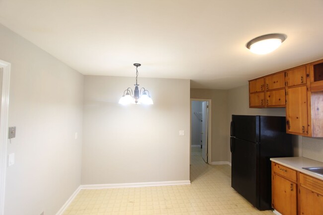 Building Photo - 3 Bedroom, 1 Bath!  New on the Market and ...