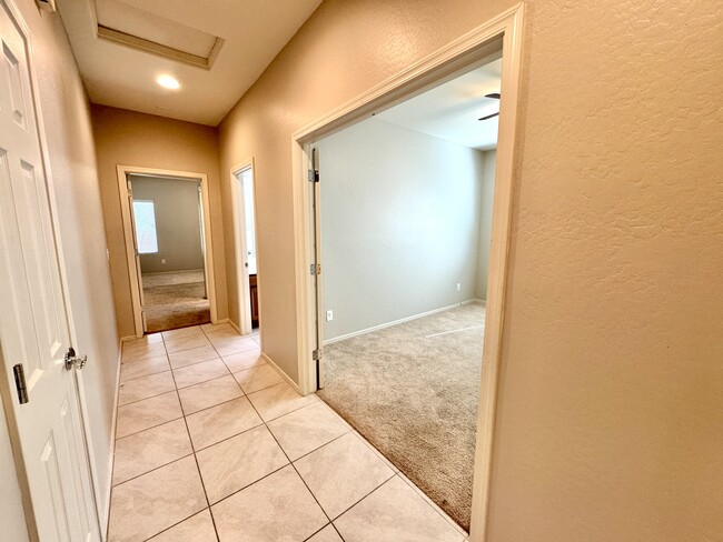 Building Photo - 5576 W Heritage Way