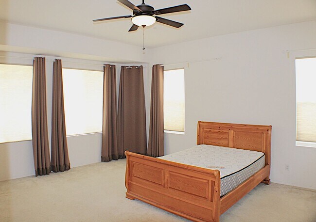 Building Photo - Welcome to Resort-Style Living at Four Sea...