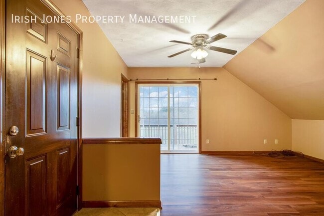 Building Photo - 479 Lake Ave