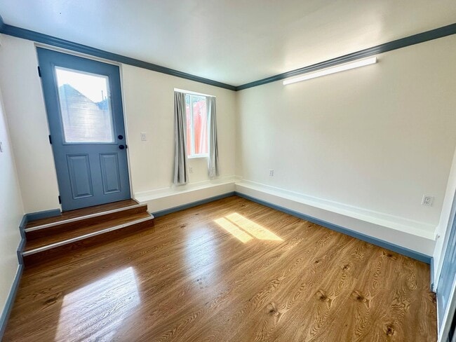 Building Photo - Large, Elegant Home Near USF w/ 6BR, 3BA L...