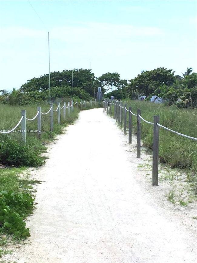 Building Photo - Surfside Miami Beach