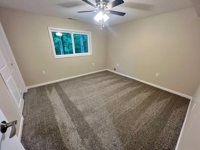 Building Photo - Great 4 Bed 3 Bath House In Parkade!