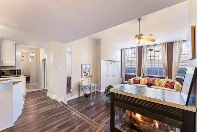 Building Photo - 523 N Bertrand St