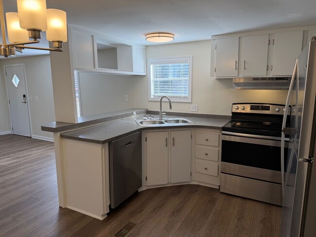 Building Photo - 22 Lee Rd 242