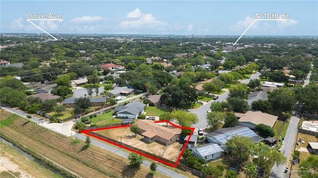 Building Photo - 1718 Tulip Ave