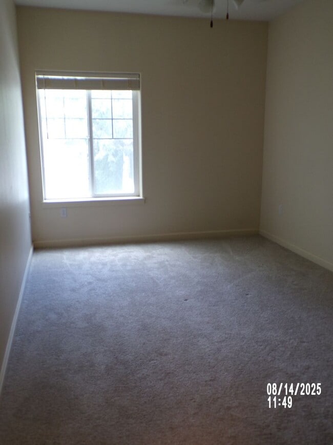 Building Photo - Grand Oaks Condo