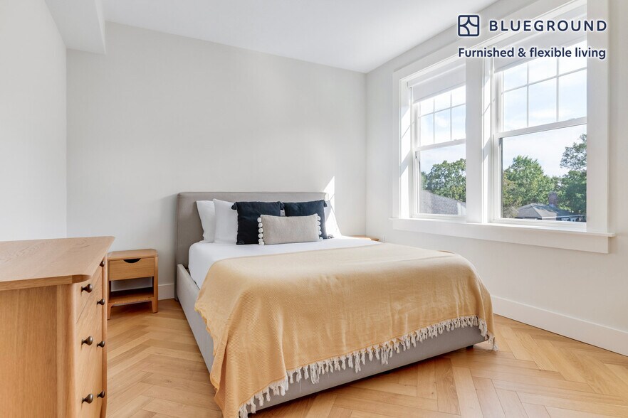 Building Photo - 19 Forest St