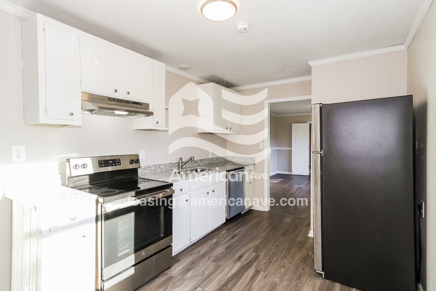 Building Photo - 4378 Saxon Dr