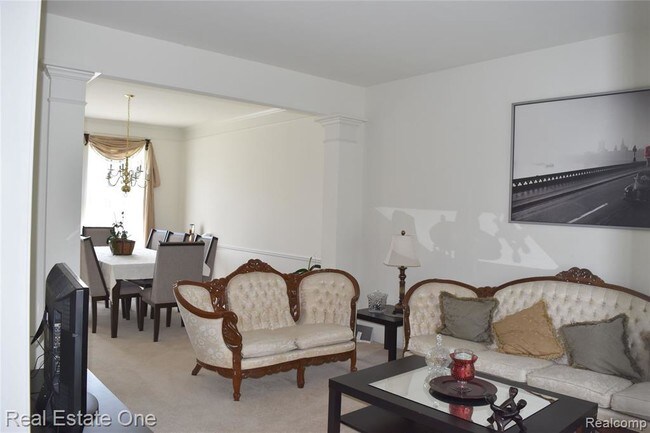 Building Photo - 7212 Tonnelle Ave