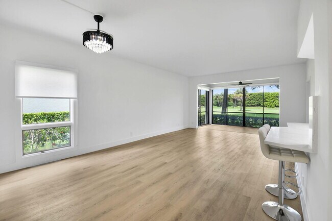 Building Photo - 7884 Seville Pl