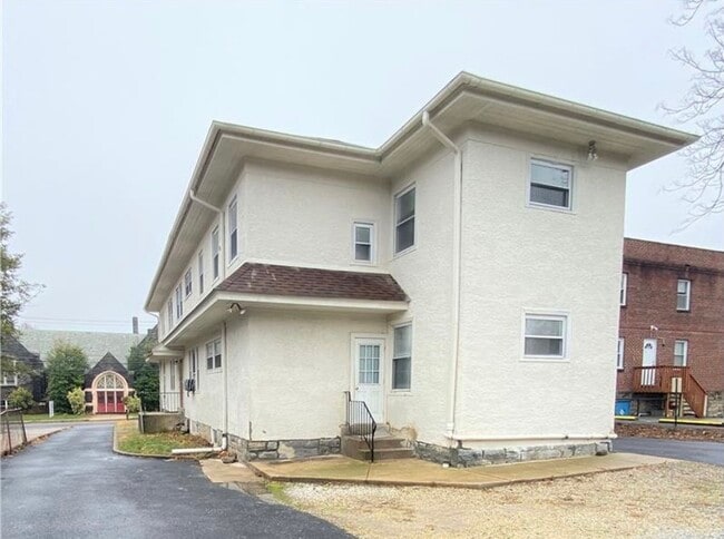 Building Photo - 2923 Garrett Rd