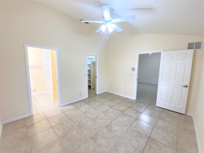 Building Photo - ** GOLDEN GATE ESTATES ** 3 BED / 2 BATH -...