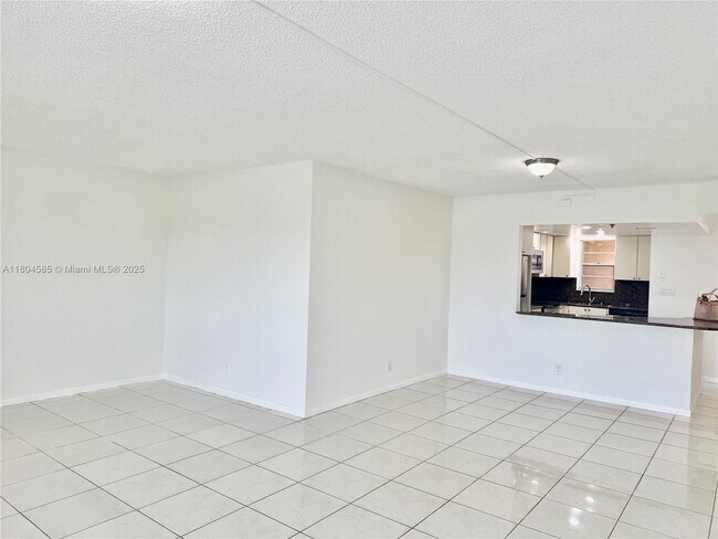 Building Photo - 3001 W Rolling Hills Cir