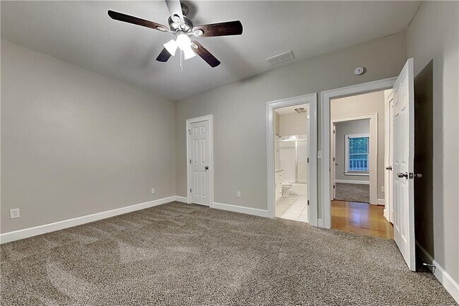 Building Photo - 601 Peach Pl