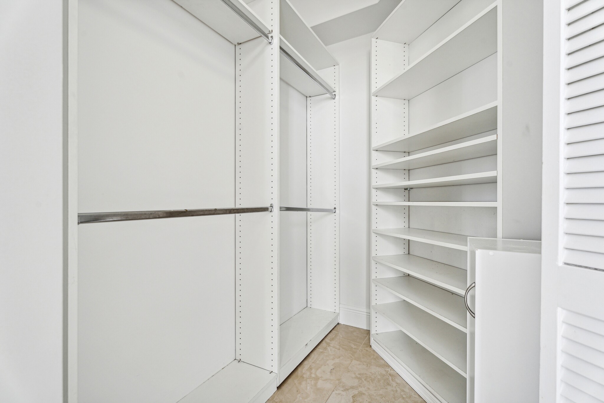 Building Photo - 808 Brickell Key Dr