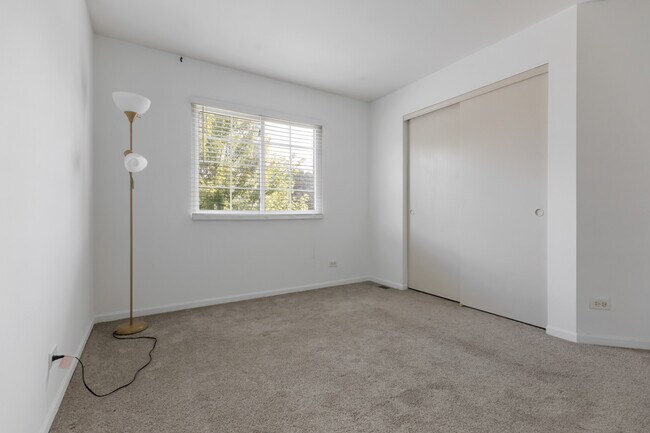 Building Photo - 122 Creston Cir