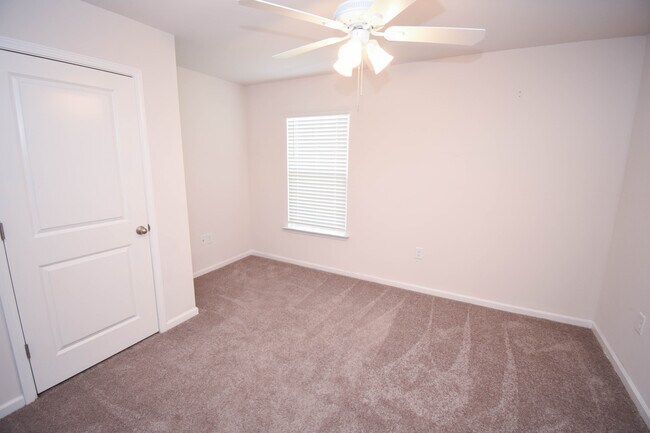 Building Photo - 6619 Colonial Dr