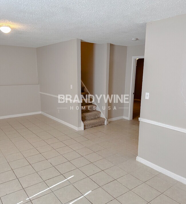 Building Photo - One month FREE RENT!