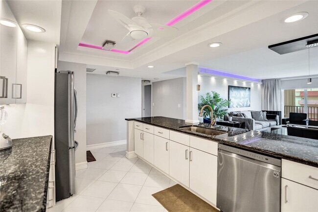 Building Photo - 1150 Hillsboro Mile