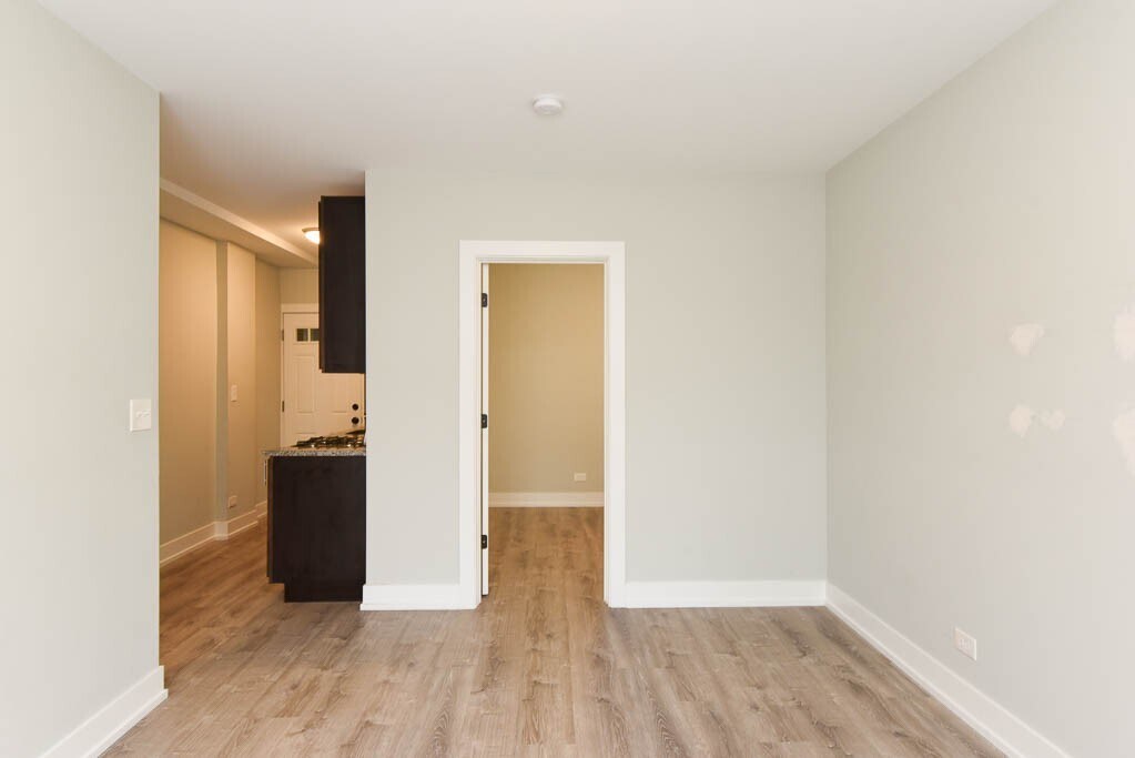 Building Photo - 725 W Brompton Ave