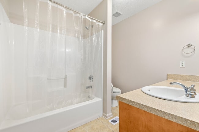 Building Photo - 33 Courtyard Way