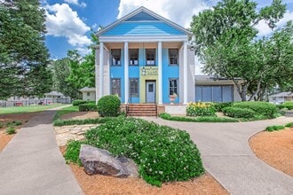 Building Photo - Villas del Mirasol