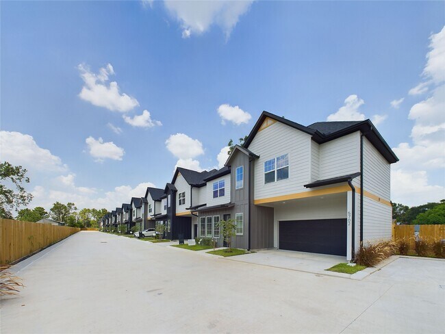 Building Photo - 5710 Barbara Rose Ln
