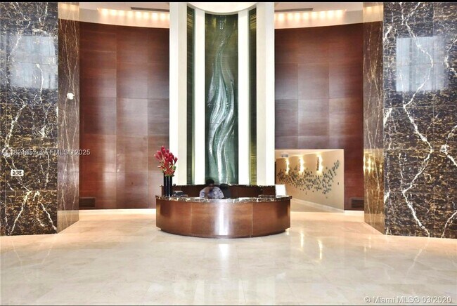 Building Photo - 16001 Collins Ave