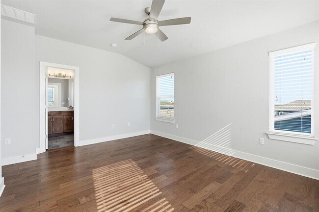 Building Photo - 1912 Dinsdale Ln