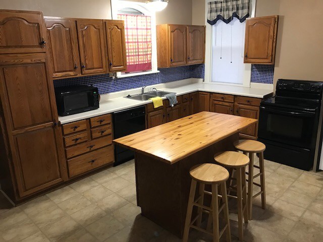 Building Photo - 624-6245 N 5th St