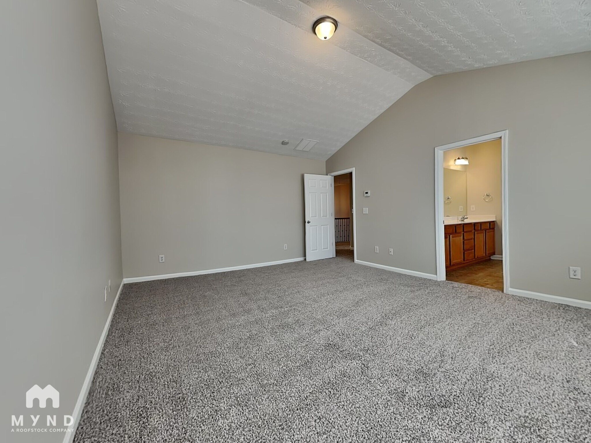 Building Photo - 2250 Village Green Dr