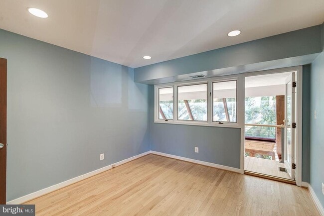 Building Photo - 1325 Darnall Dr