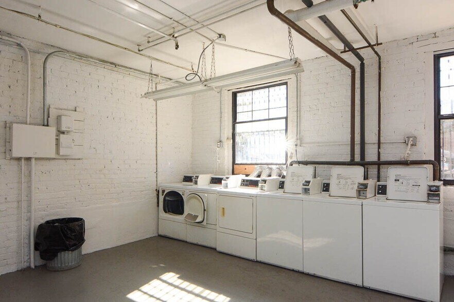 Building Photo - 4842 N Damen Ave