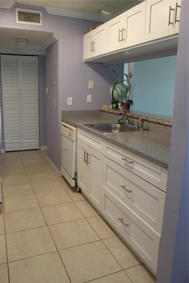 Building Photo - 10420 SW 158th Ct