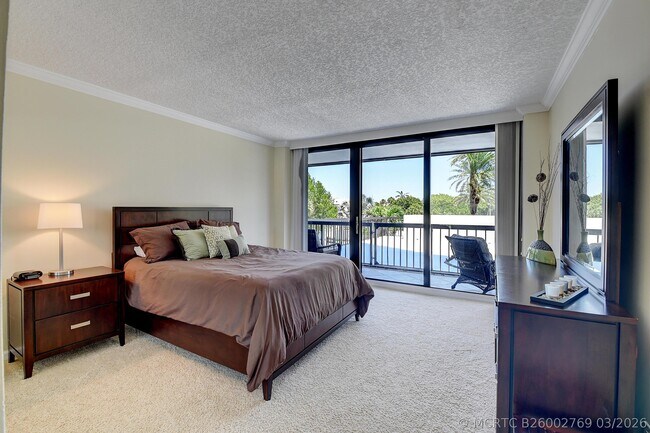 Building Photo - 4748 S Ocean Blvd